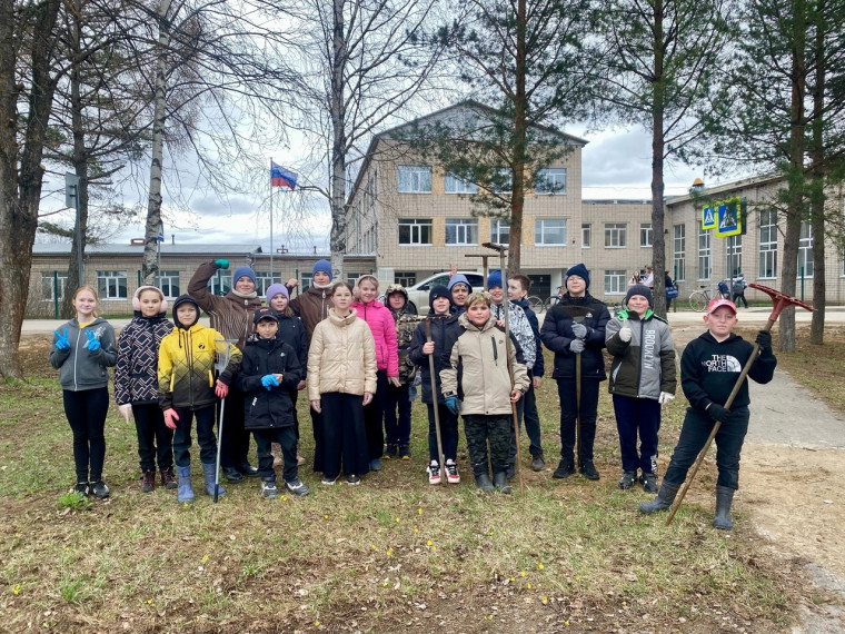 Вчера в нашей школе прошёл экологический субботник..